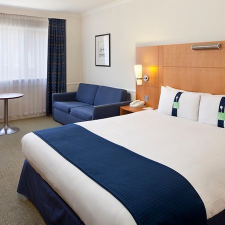 Holiday Inn Guildford By Ihg Εξωτερικό φωτογραφία