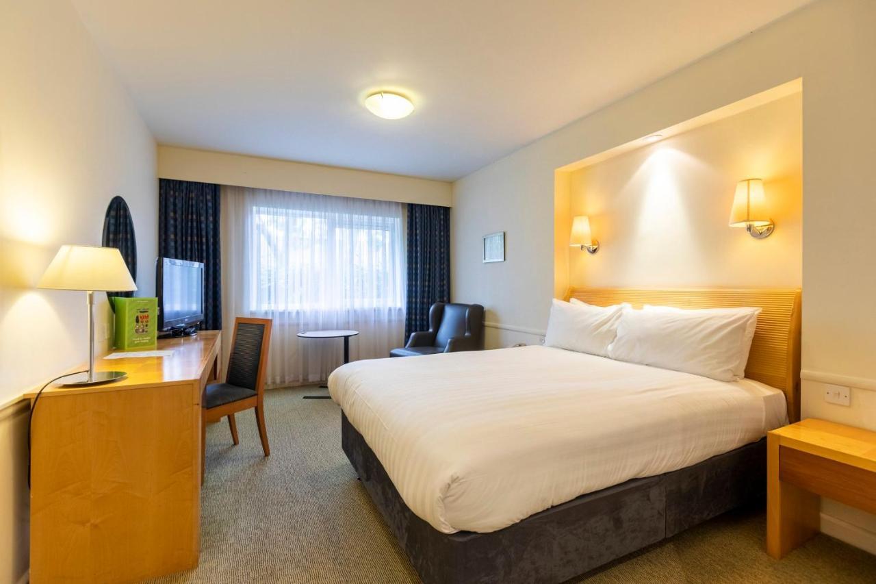Holiday Inn Guildford By Ihg Εξωτερικό φωτογραφία