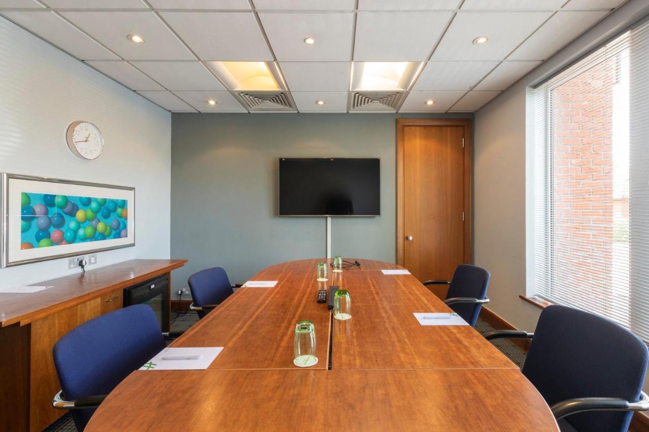 Holiday Inn Guildford By Ihg Εξωτερικό φωτογραφία