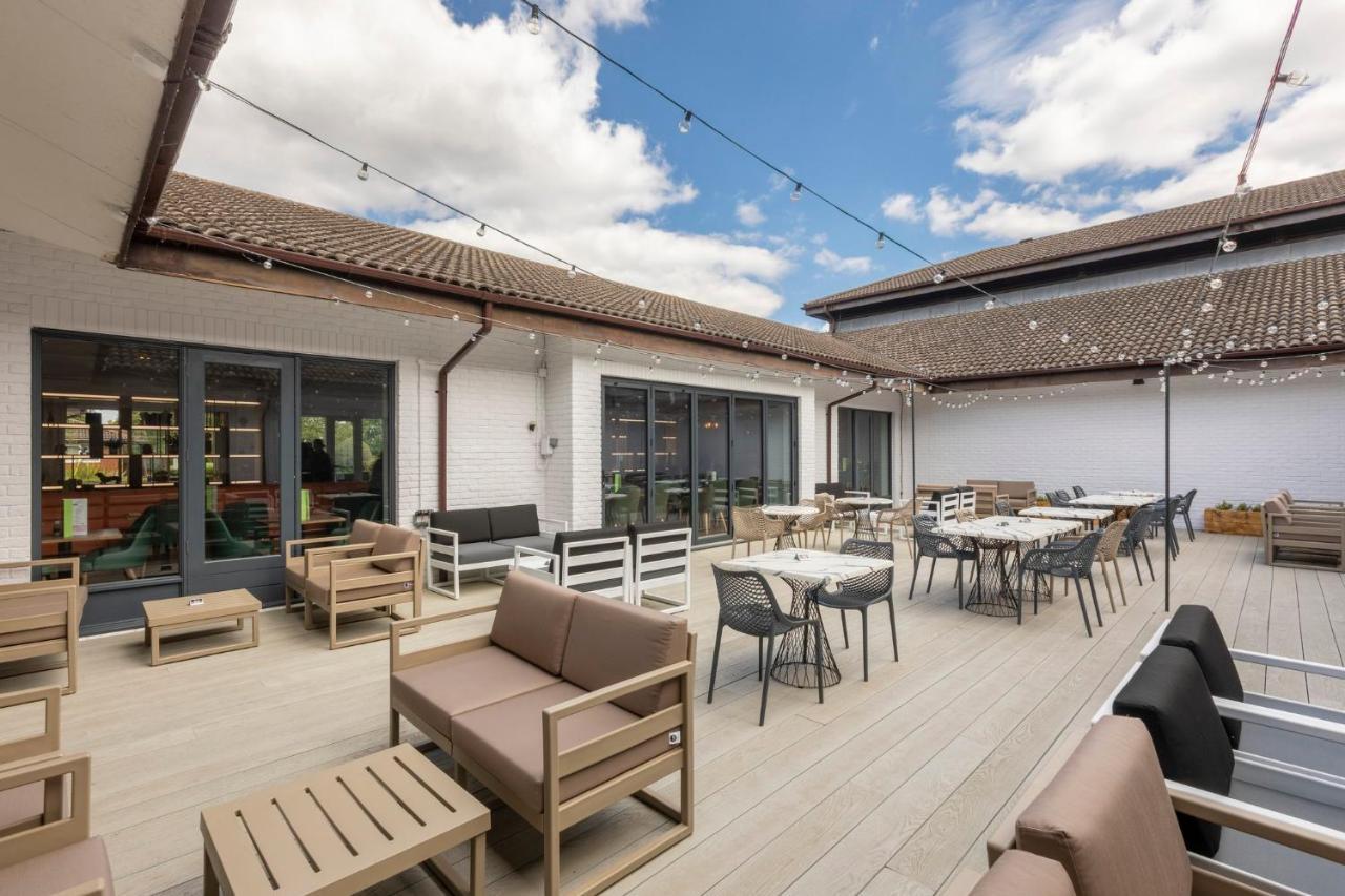 Holiday Inn Guildford By Ihg Εξωτερικό φωτογραφία
