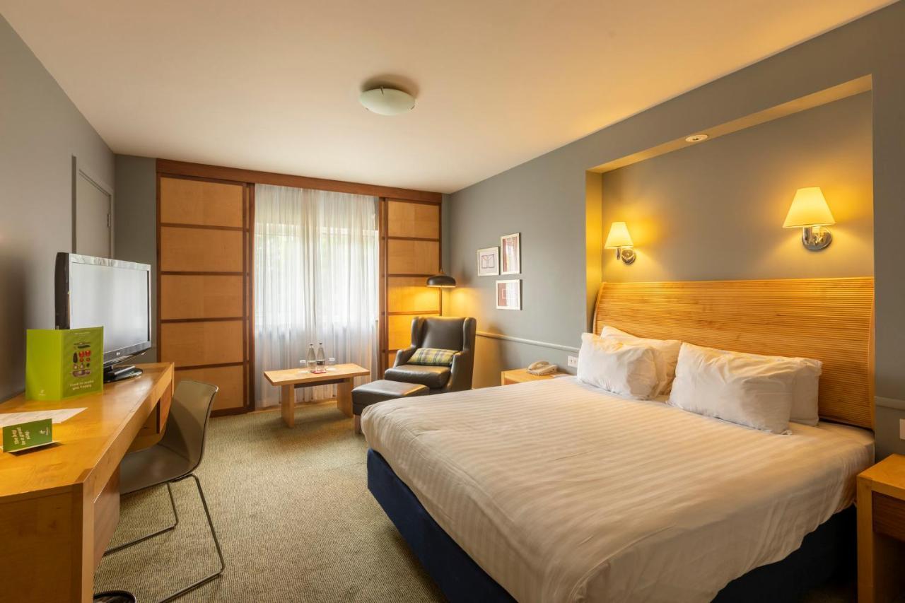 Holiday Inn Guildford By Ihg Εξωτερικό φωτογραφία