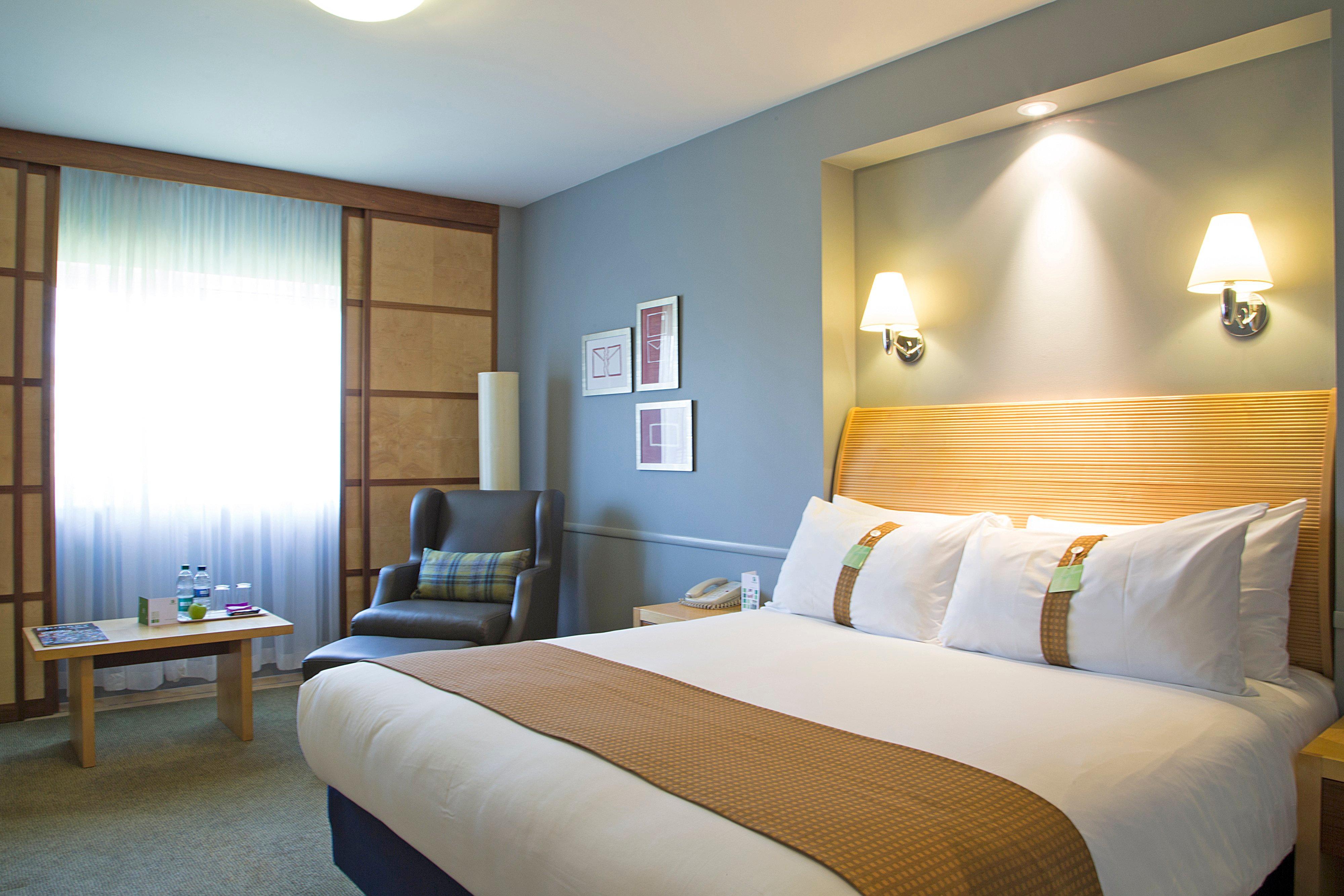 Holiday Inn Guildford By Ihg Εξωτερικό φωτογραφία
