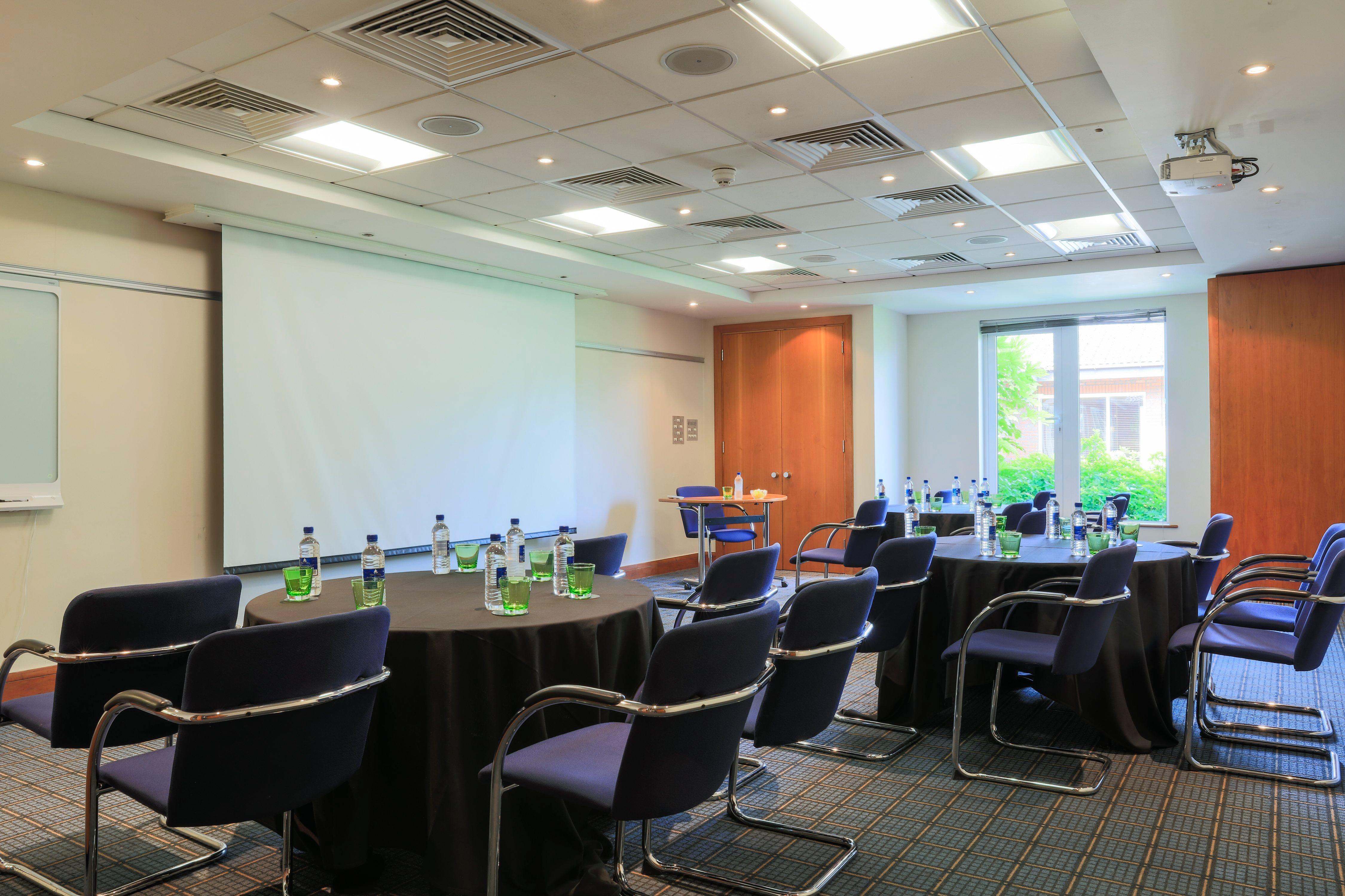 Holiday Inn Guildford By Ihg Εξωτερικό φωτογραφία