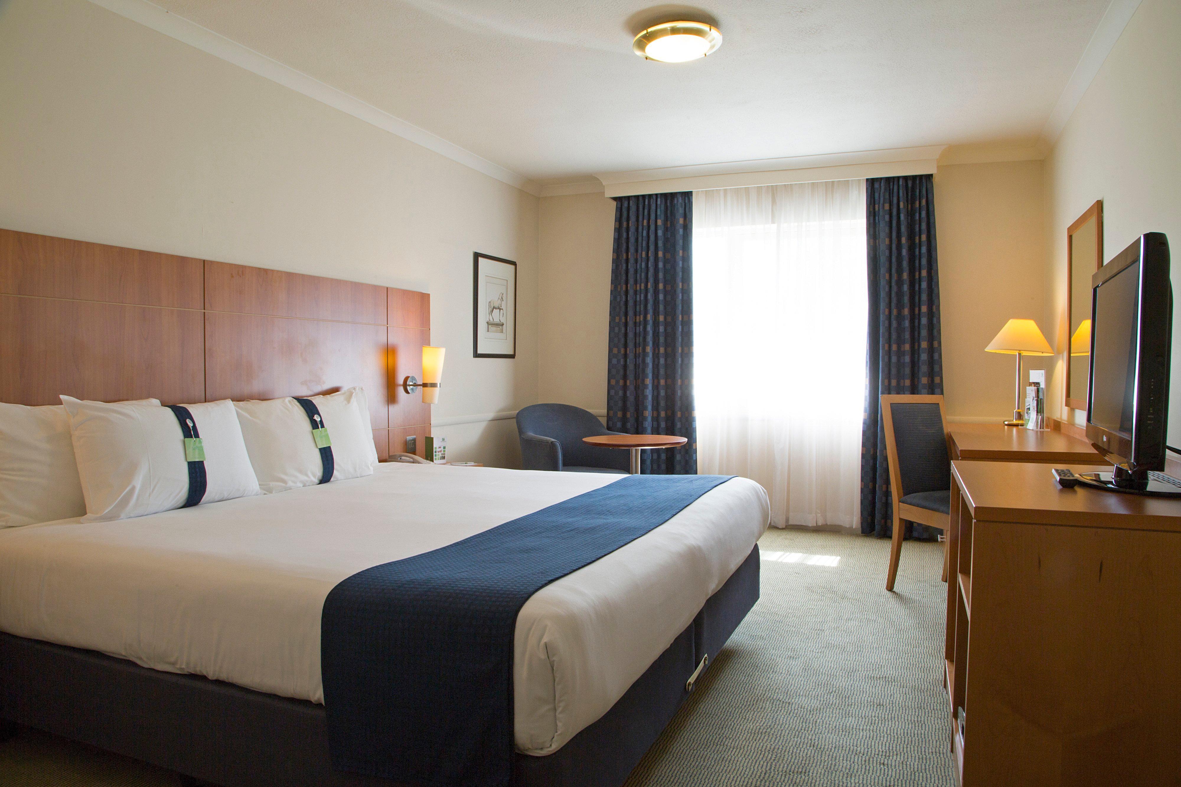 Holiday Inn Guildford By Ihg Εξωτερικό φωτογραφία