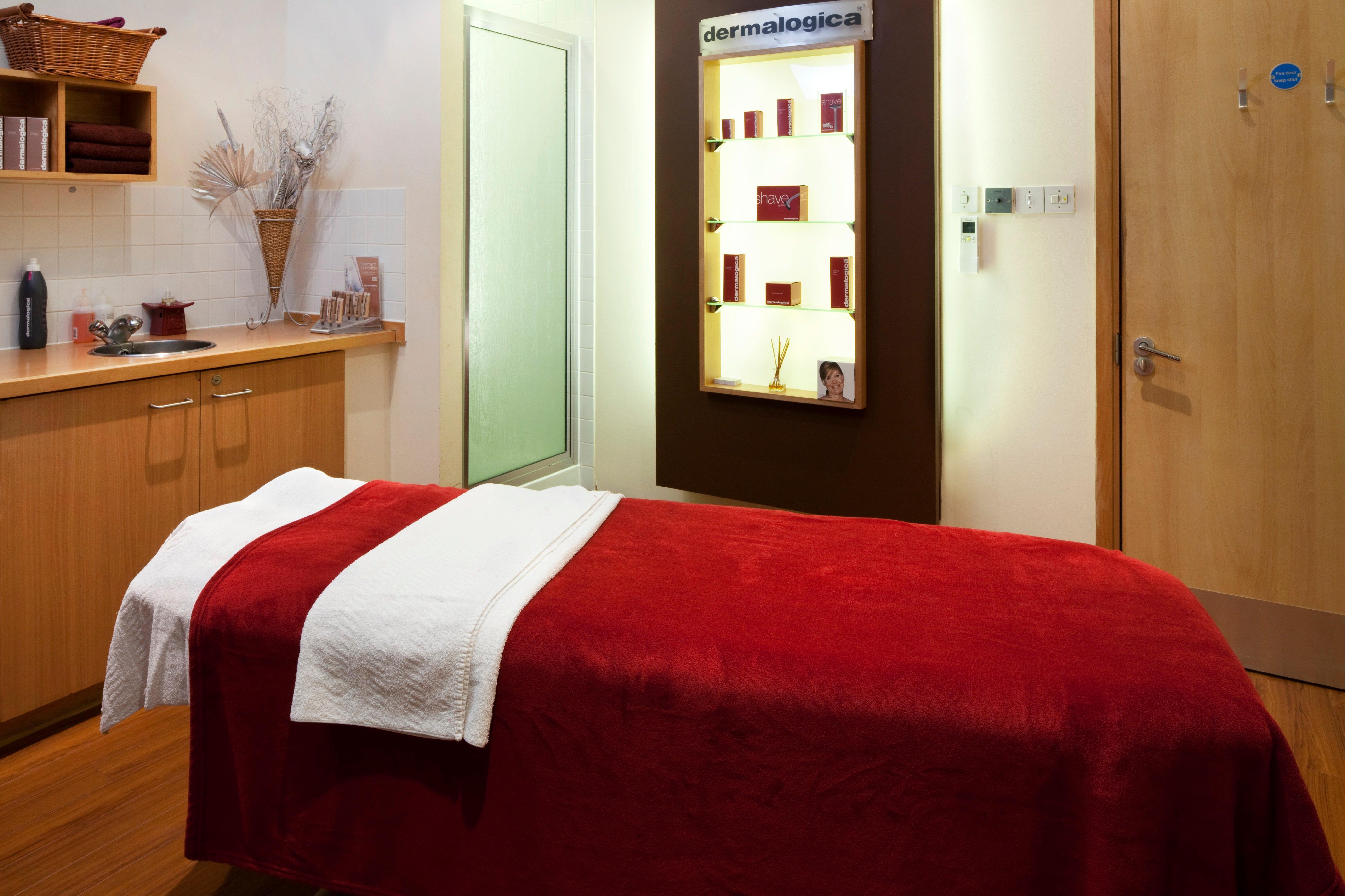 Holiday Inn Guildford By Ihg Εξωτερικό φωτογραφία