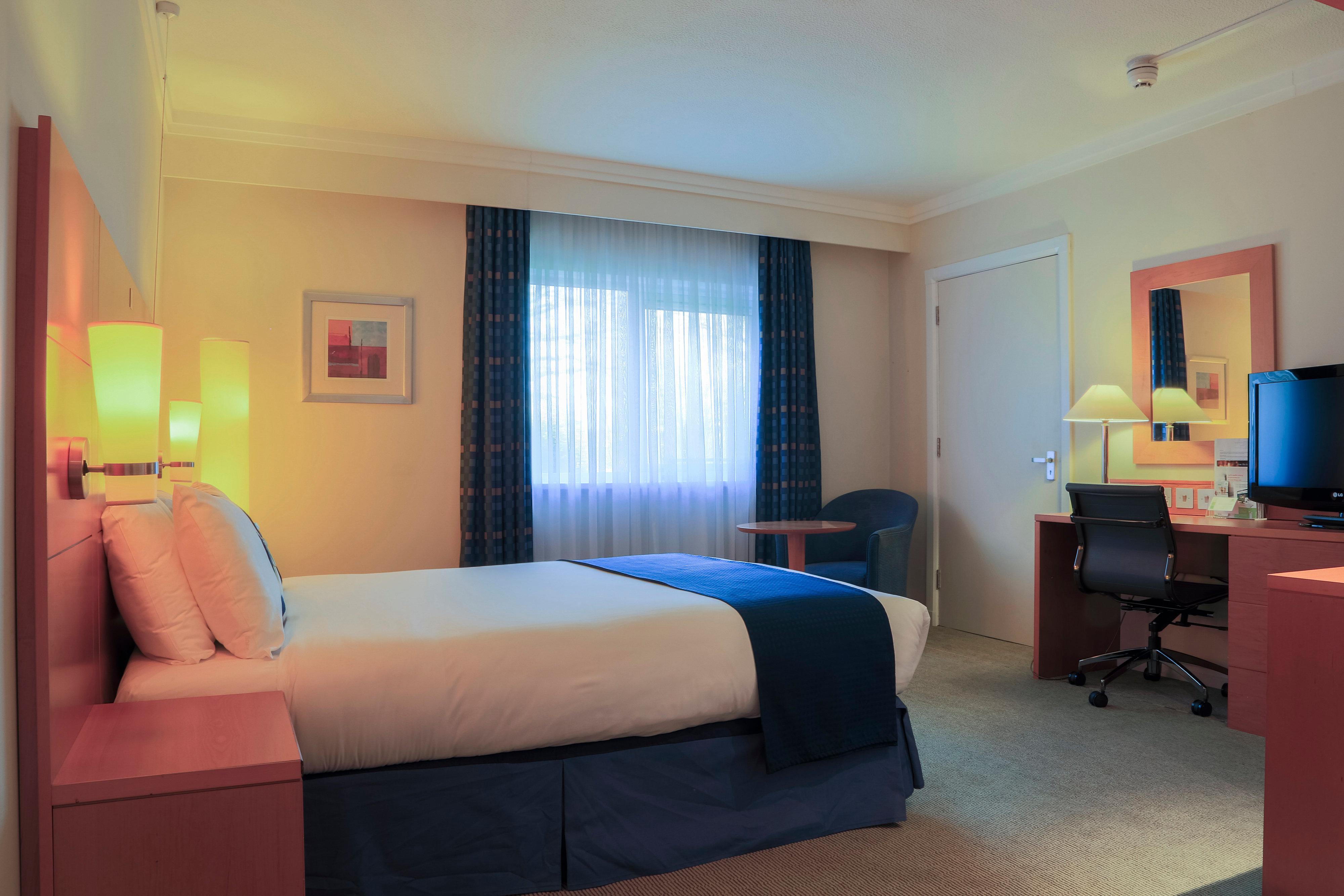 Holiday Inn Guildford By Ihg Εξωτερικό φωτογραφία