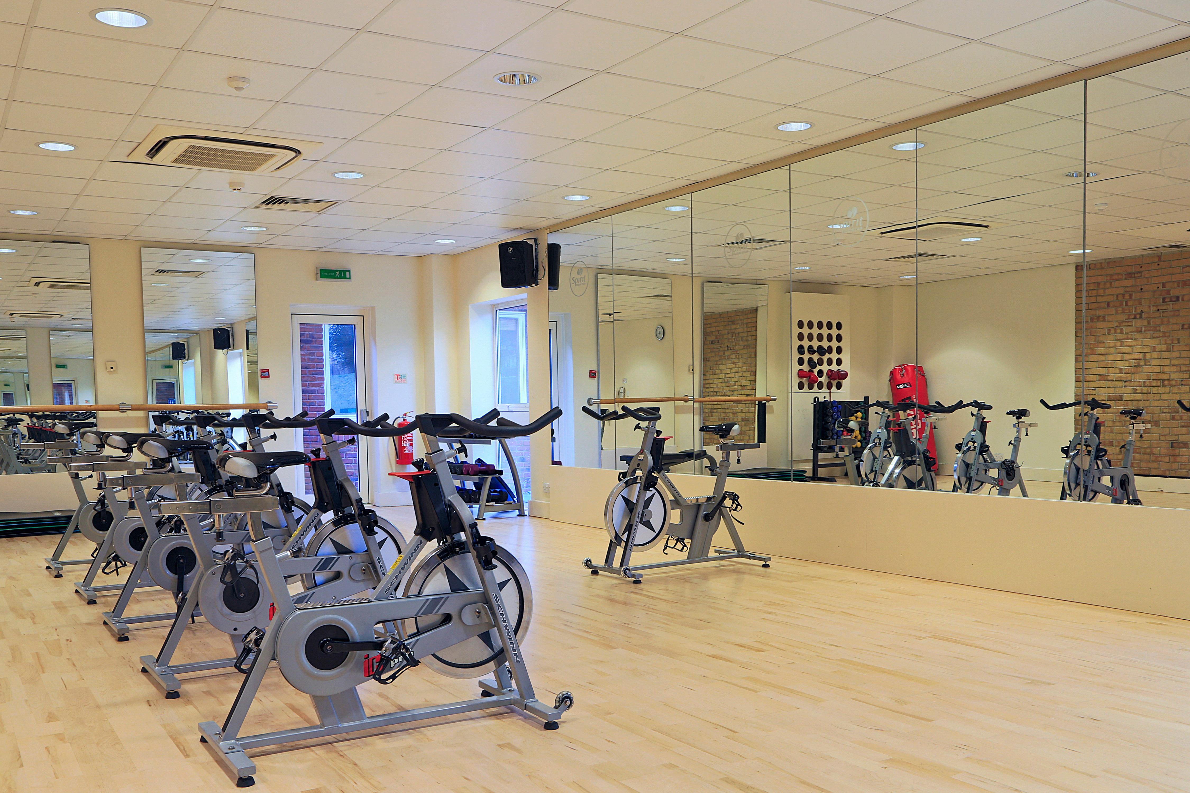 Holiday Inn Guildford By Ihg Εξωτερικό φωτογραφία