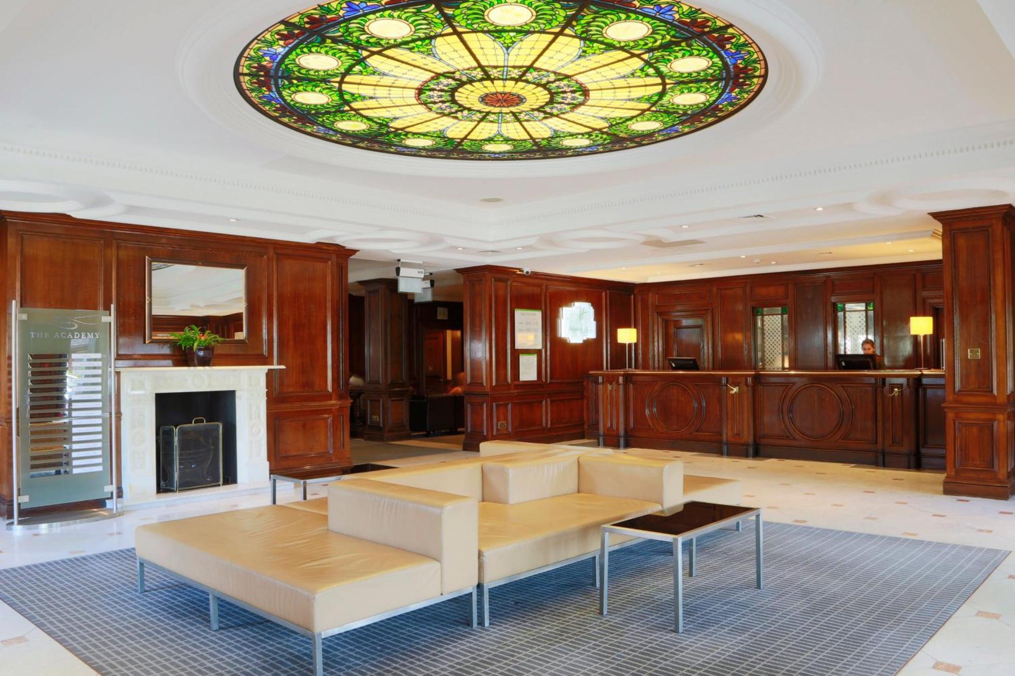 Holiday Inn Guildford By Ihg Εξωτερικό φωτογραφία