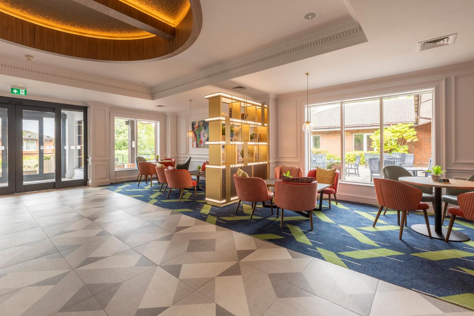 Holiday Inn Guildford By Ihg Εξωτερικό φωτογραφία