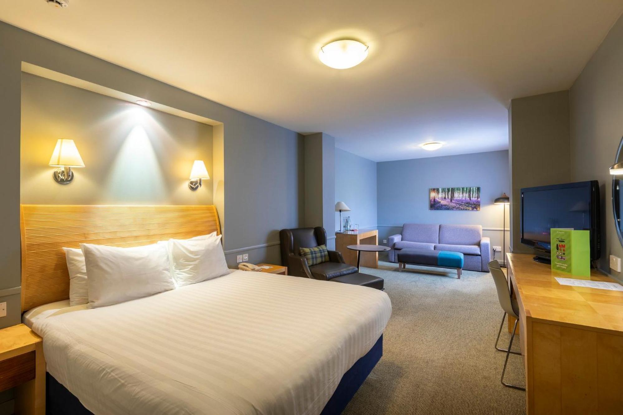 Holiday Inn Guildford By Ihg Εξωτερικό φωτογραφία