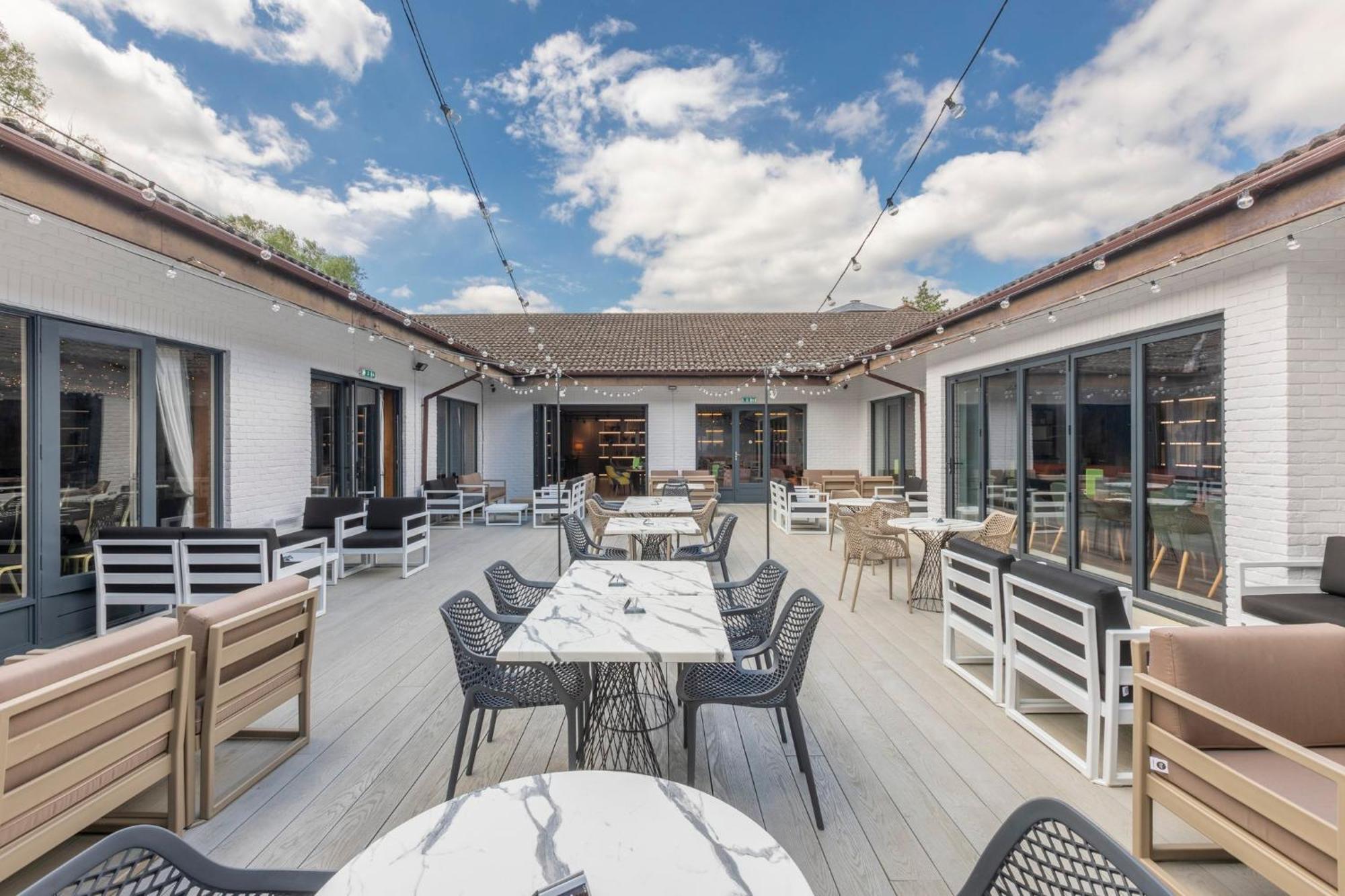 Holiday Inn Guildford By Ihg Εξωτερικό φωτογραφία