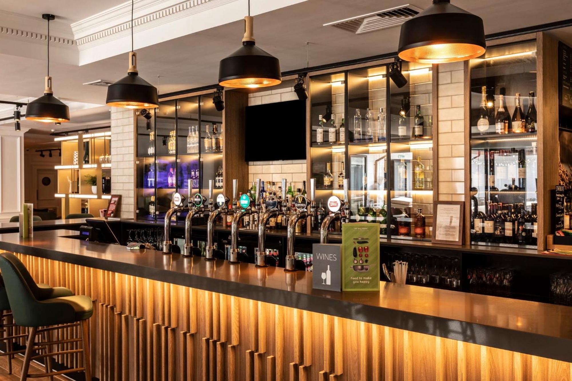 Holiday Inn Guildford By Ihg Εξωτερικό φωτογραφία