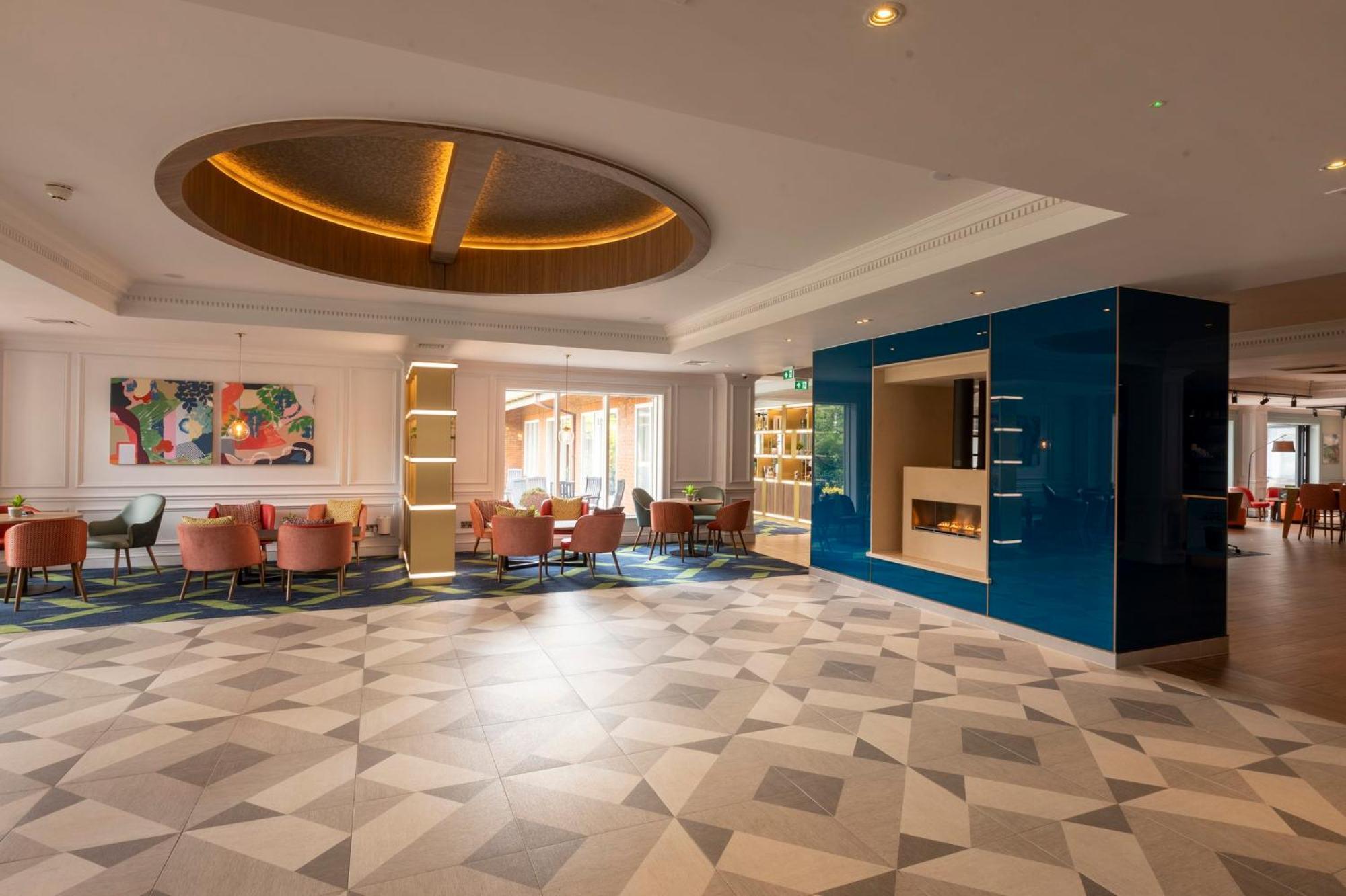 Holiday Inn Guildford By Ihg Εξωτερικό φωτογραφία