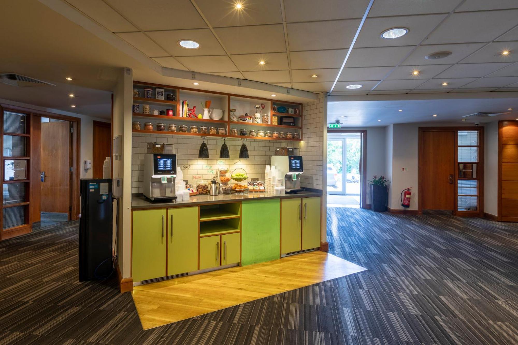 Holiday Inn Guildford By Ihg Εξωτερικό φωτογραφία
